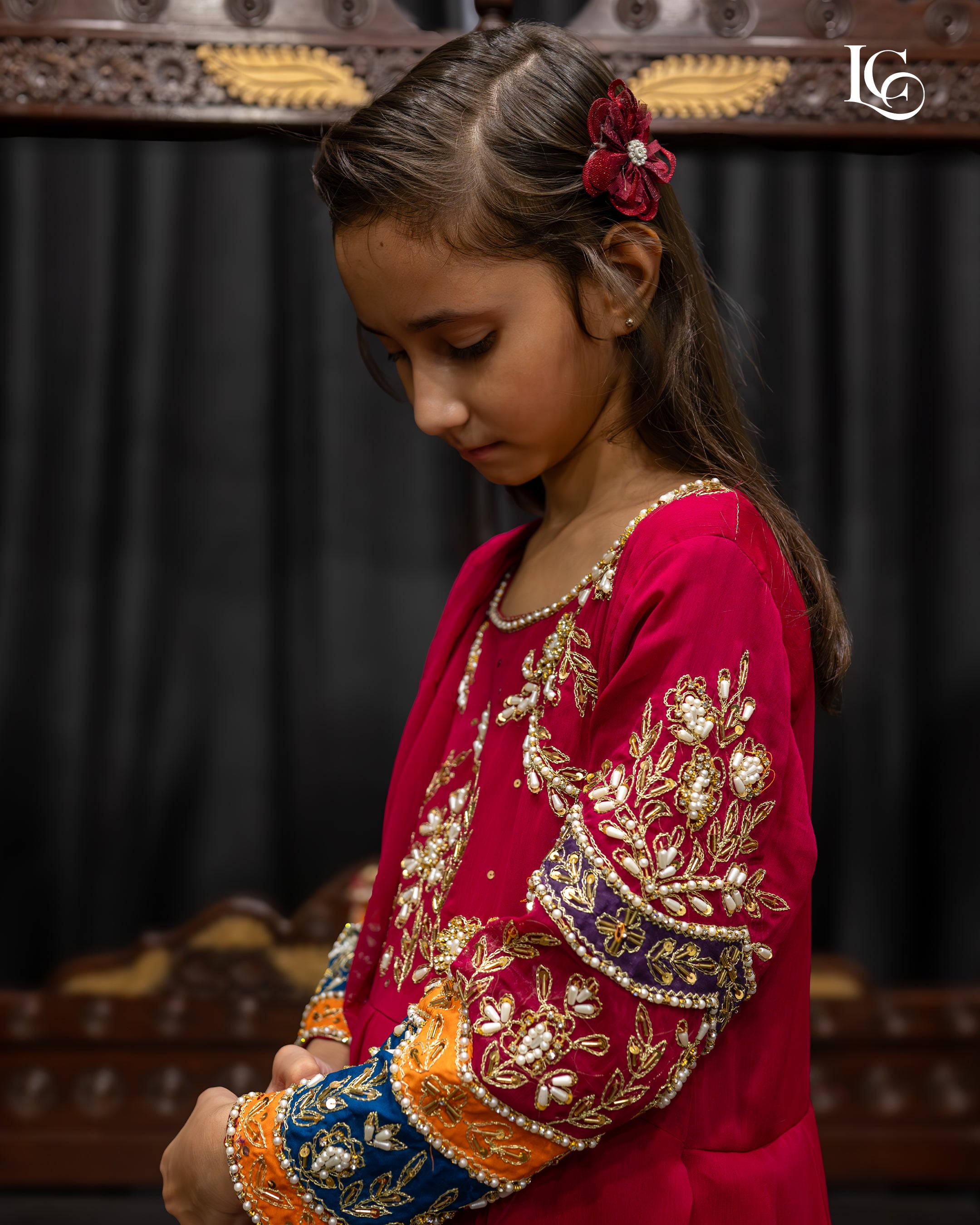 Aplic maxi with aplic work on sleeves