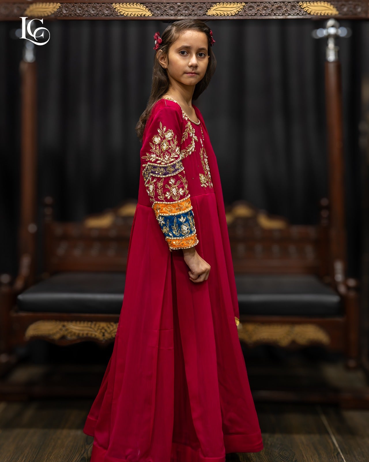 Aplic maxi with aplic work on sleeves